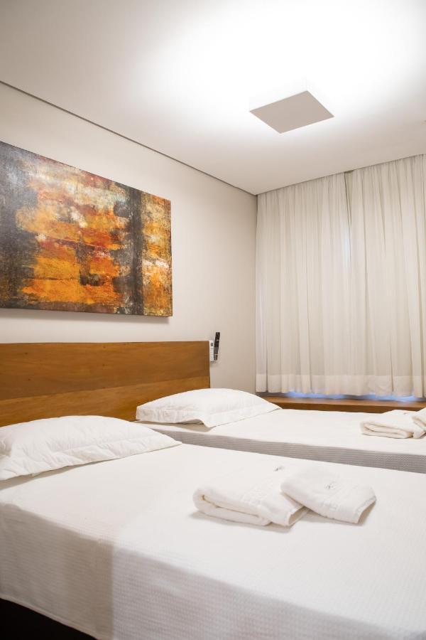 Espaco 250 - Apto Mobiliado, 3 Quartos, Sendo Uma Suite, Banheiro Social, Cozinha Completa, Sala De Estar, Ar Condicionado, Tv E Internet تيرادينتيس المظهر الخارجي الصورة