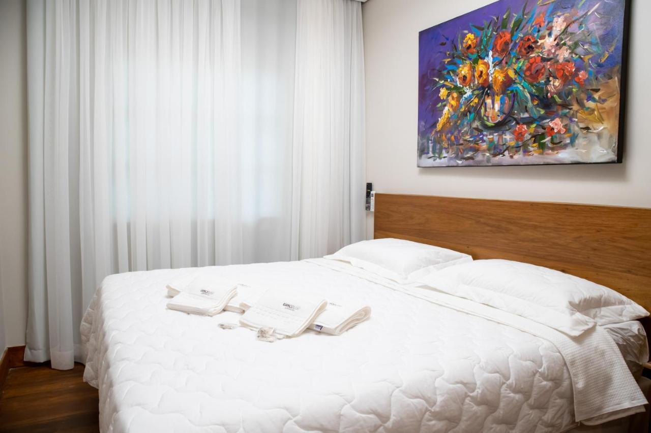 Espaco 250 - Apto Mobiliado, 3 Quartos, Sendo Uma Suite, Banheiro Social, Cozinha Completa, Sala De Estar, Ar Condicionado, Tv E Internet تيرادينتيس المظهر الخارجي الصورة