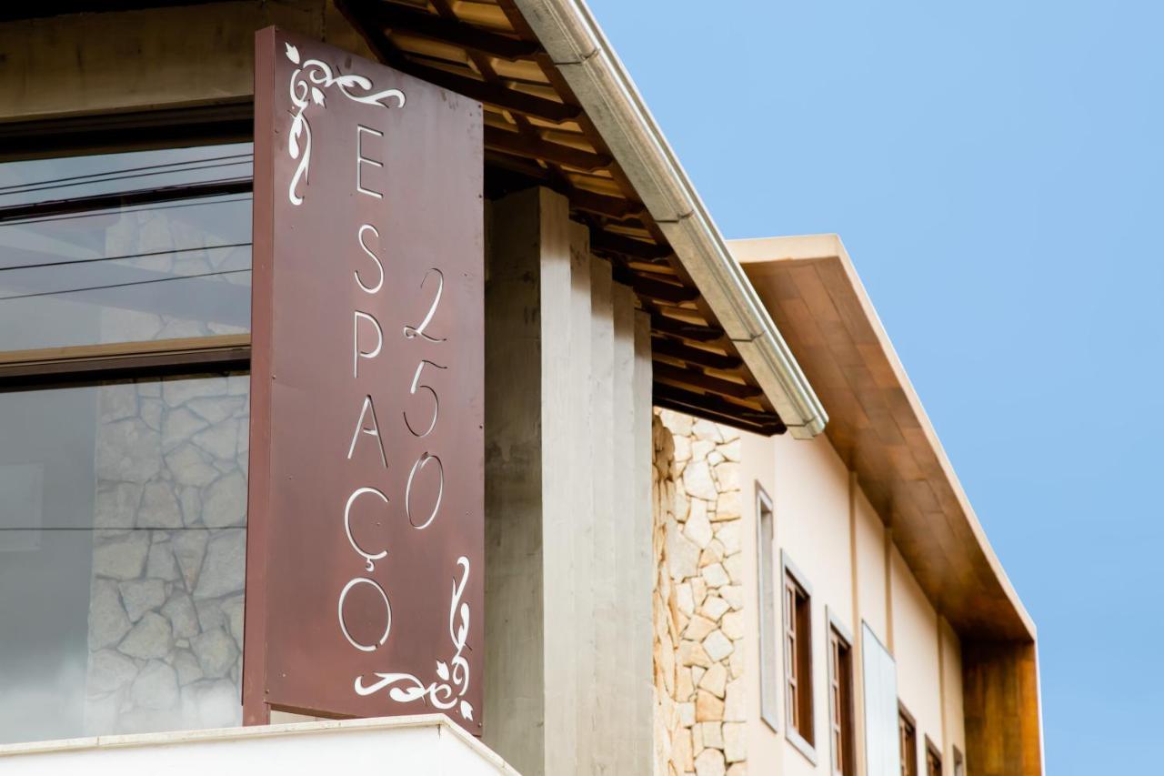 Espaco 250 - Apto Mobiliado, 3 Quartos, Sendo Uma Suite, Banheiro Social, Cozinha Completa, Sala De Estar, Ar Condicionado, Tv E Internet تيرادينتيس المظهر الخارجي الصورة