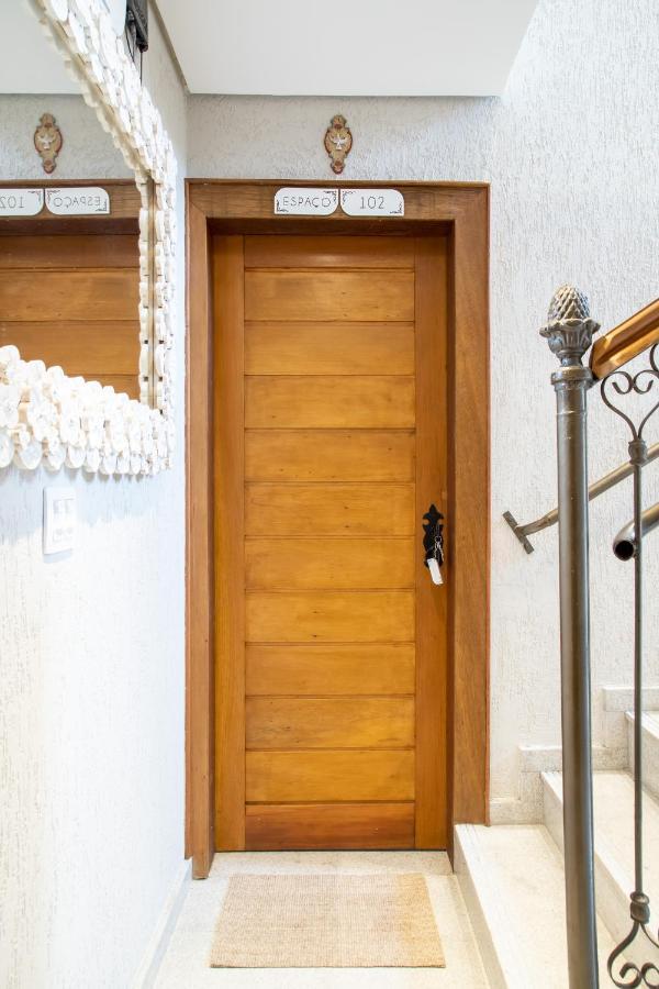 Espaco 250 - Apto Mobiliado, 3 Quartos, Sendo Uma Suite, Banheiro Social, Cozinha Completa, Sala De Estar, Ar Condicionado, Tv E Internet تيرادينتيس المظهر الخارجي الصورة
